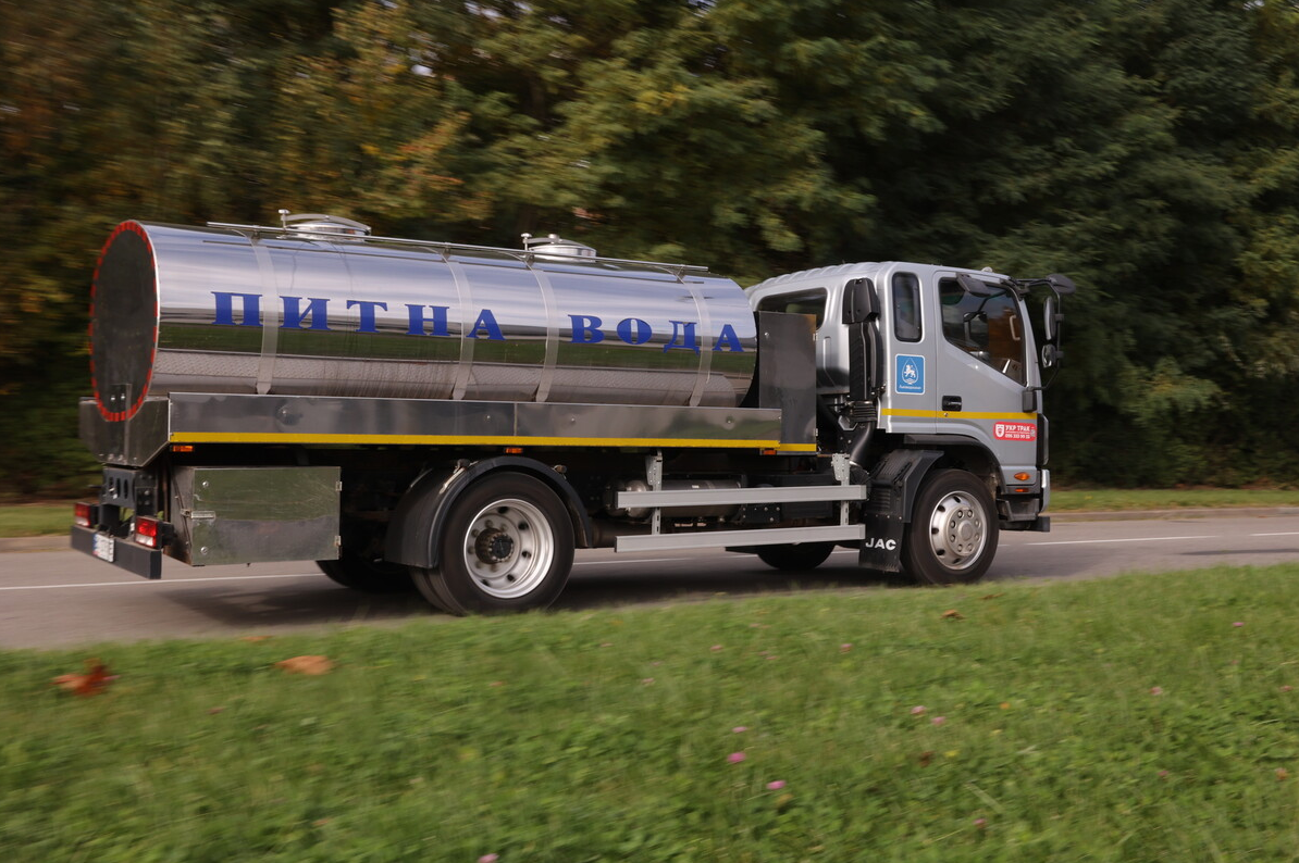 Десятки водовозів і точок: де у Львові знайти питну воду в разі НС (список адрес)