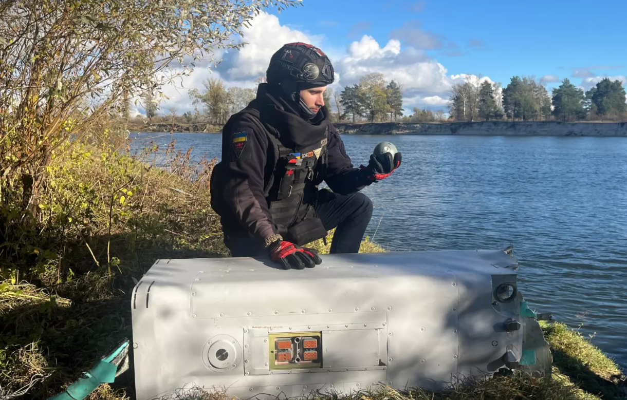 Под Киевом саперы обнаружили и обезвредили боевую часть ракеты Х-69 (фото)