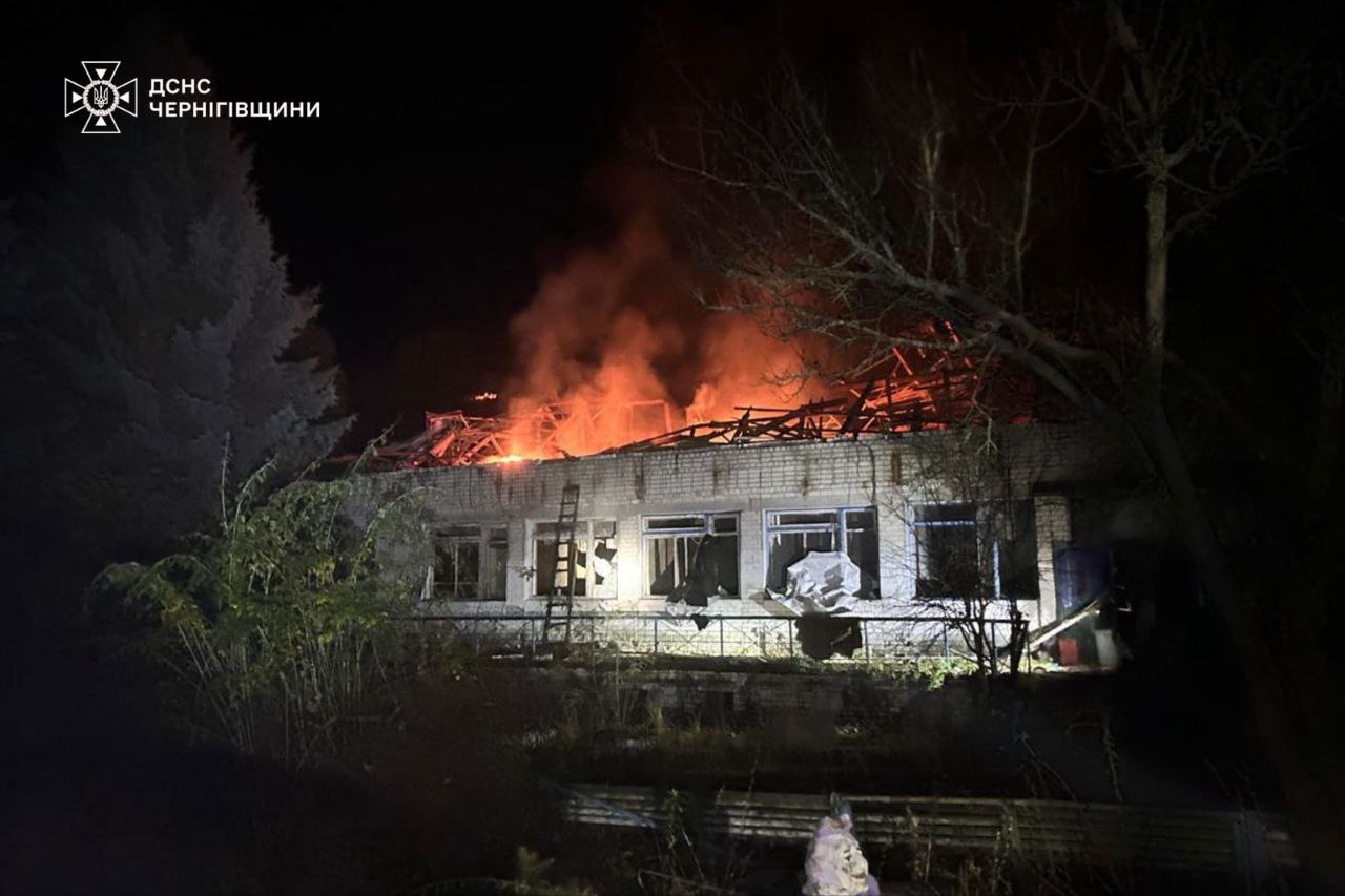 Війська РФ атакували Чернігівщину: виникли пожежі, постраждала жінка