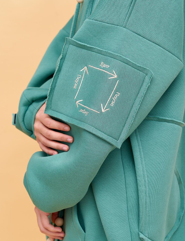 Худі-антистрес. В Україні з'явився одяг, що допомагає впоратись з панічними атаками (фото)