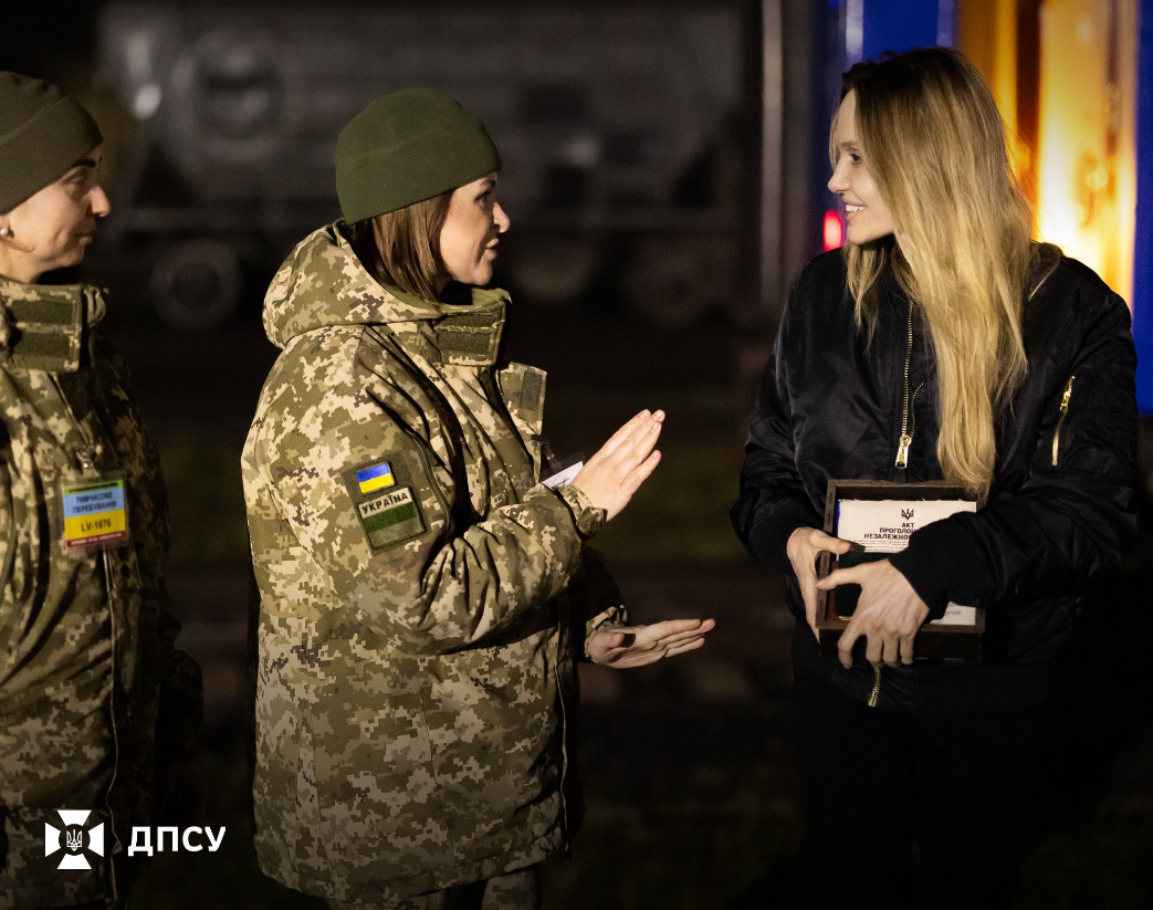 Прикордонники подякували Анджеліні Джолі за підтримку України: як це було (фото)