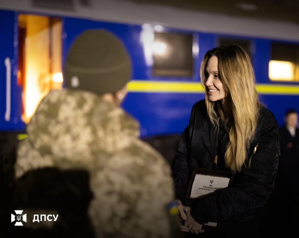 Прикордонники подякували Анджеліні Джолі за підтримку України: як це було (фото)
