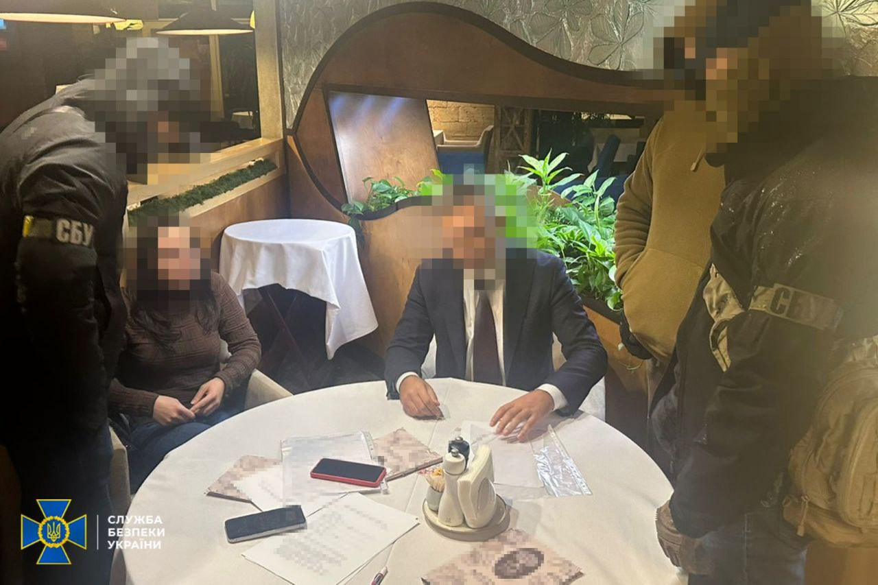 За 160 тысяч долларов обещал статус нардепа: в Киеве задержали руководителя политической партии