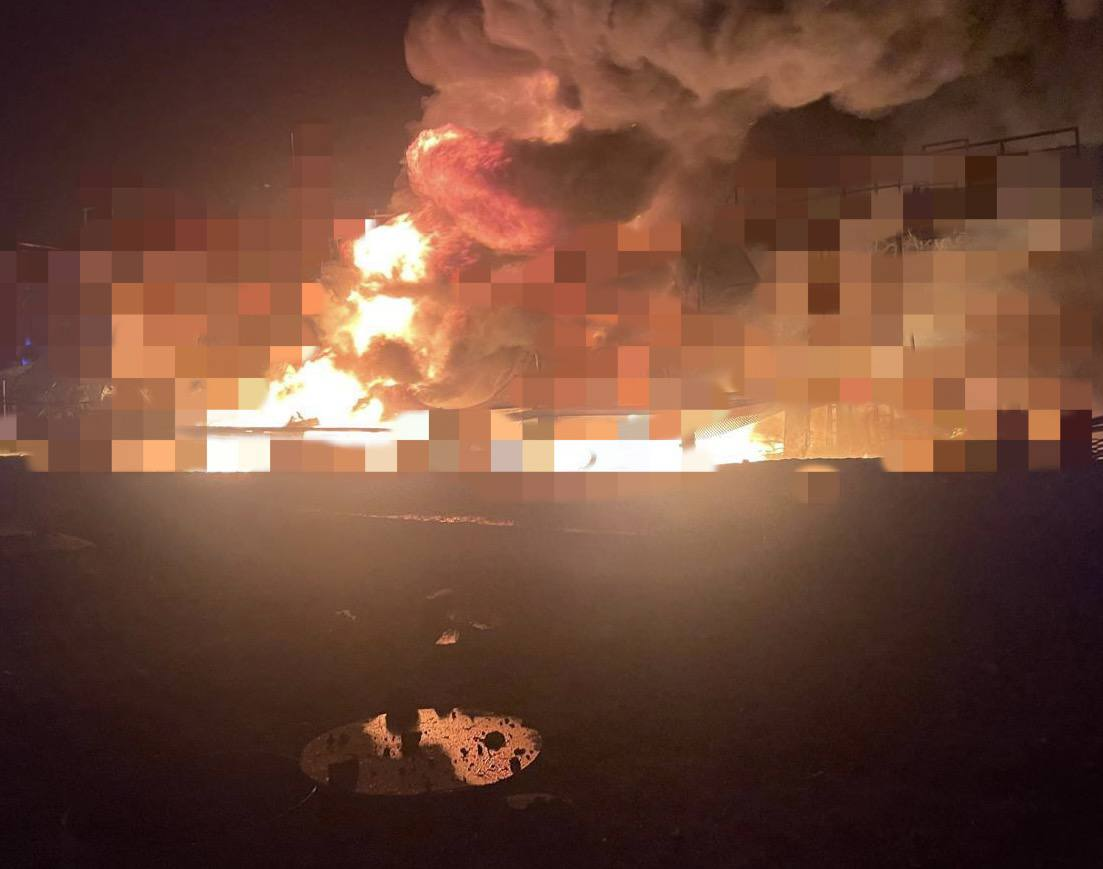 Війська РФ вночі дронами атакували об'єкт інфраструктури у Одеській області (фото)