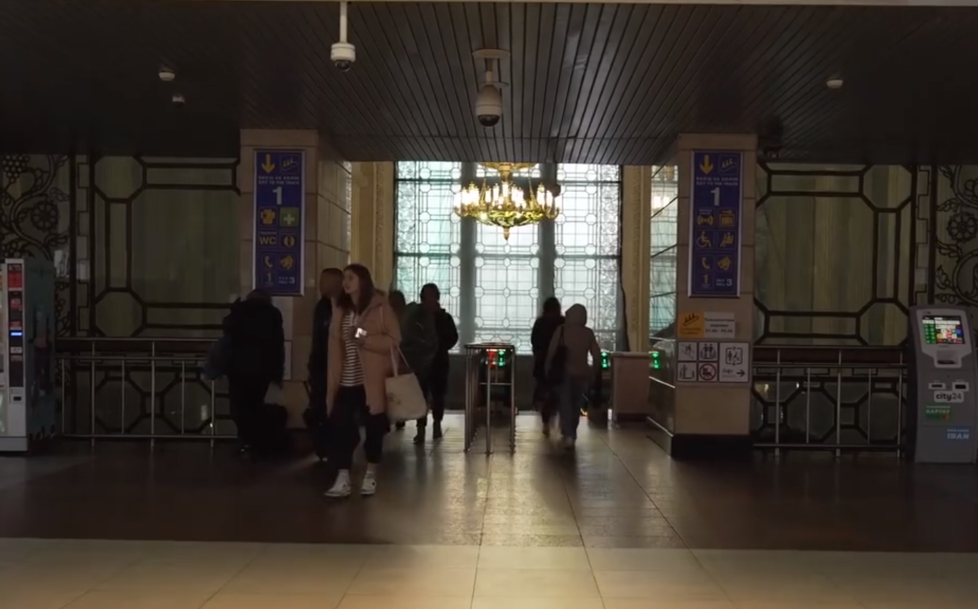 На Центральному залізничному вокзалі запустили новий "сервіс". Що треба знати киянам і гостям столиці