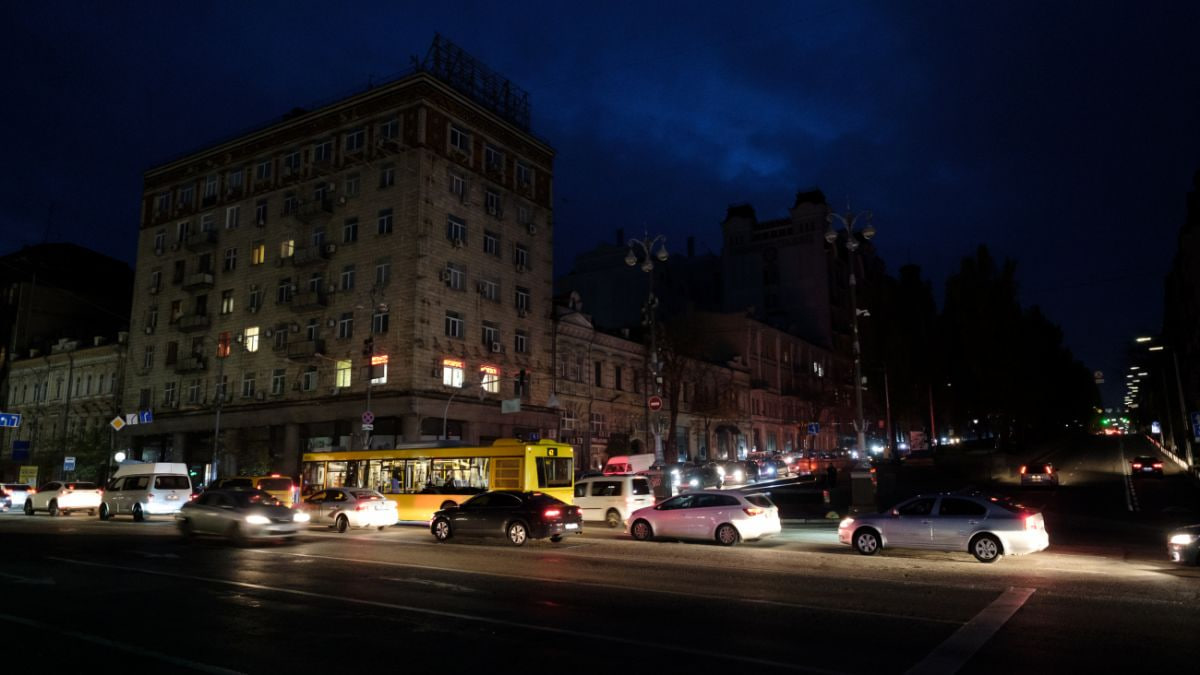 Без блекаута, але на графіках: як Україна тримає енергосистему на тлі обстрілів РФ