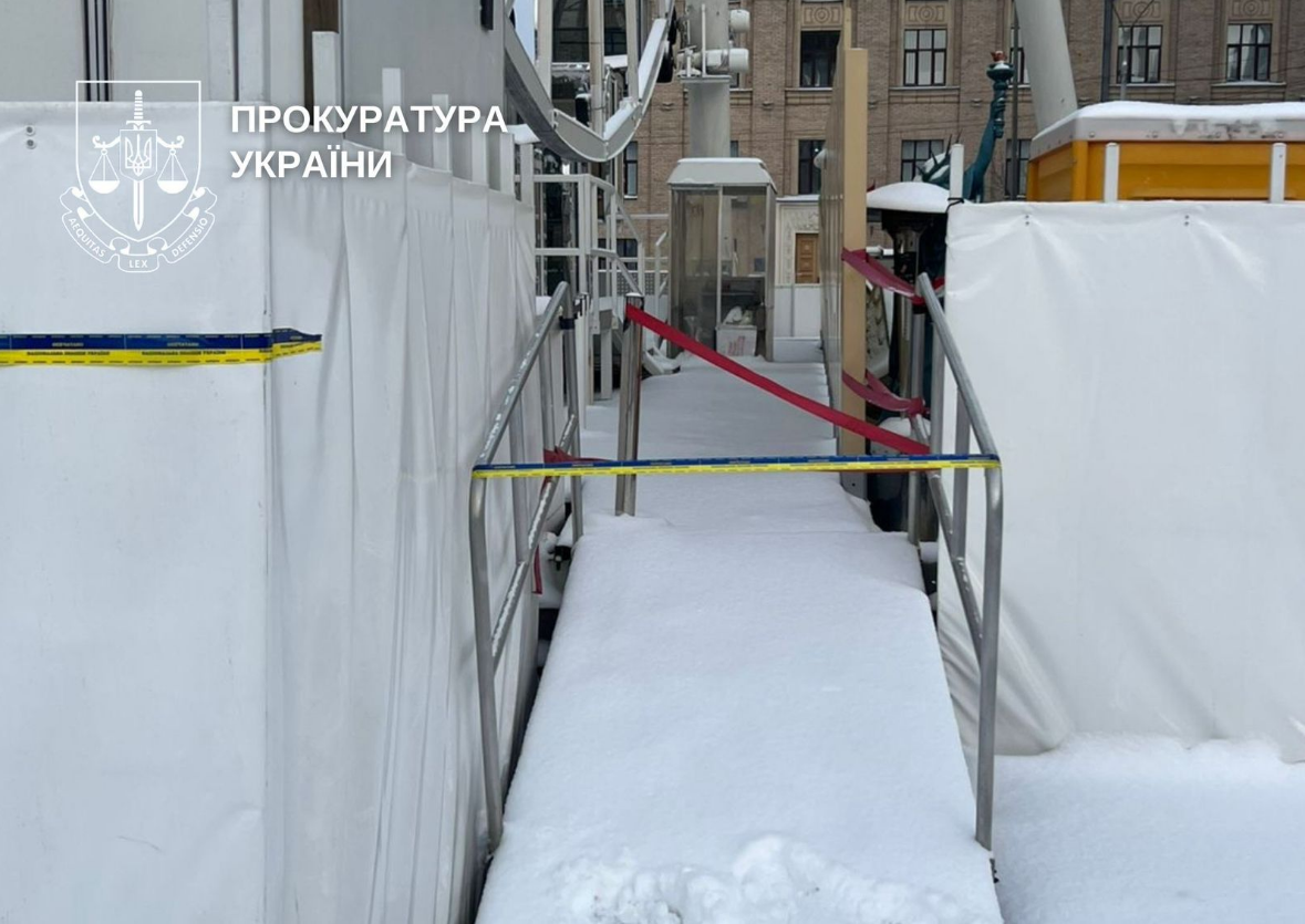Колесо огляду на Подолі арештували: чому зупинили атракціон у центрі Києва