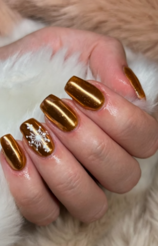 Так уже никто не делает. Худшие идеи для маникюра на Новый год (фото)