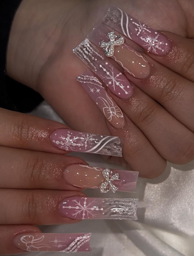 Так уже никто не делает. Худшие идеи для маникюра на Новый год (фото)