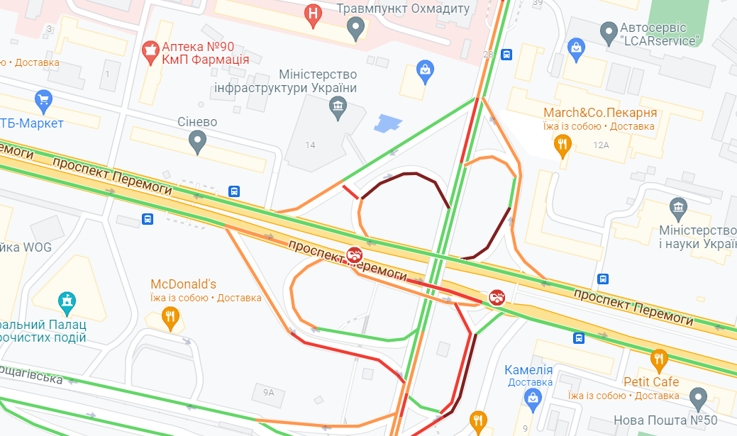 В Киеве на проспекте Победы столкнулись шесть автомобилей