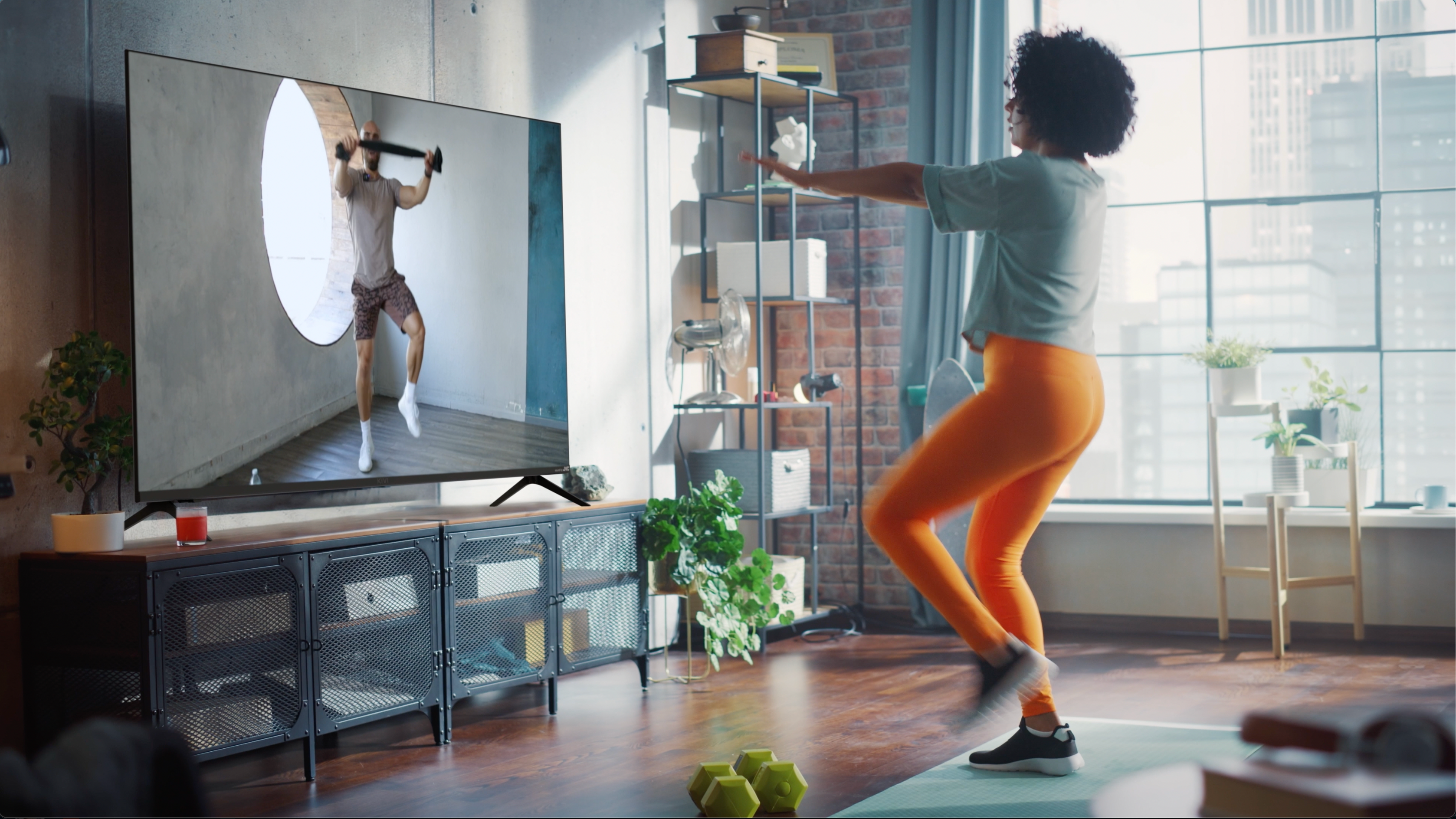 Як тренуватися вдома: поради фітнес-тренера та промокод на безкоштовні відеотренування