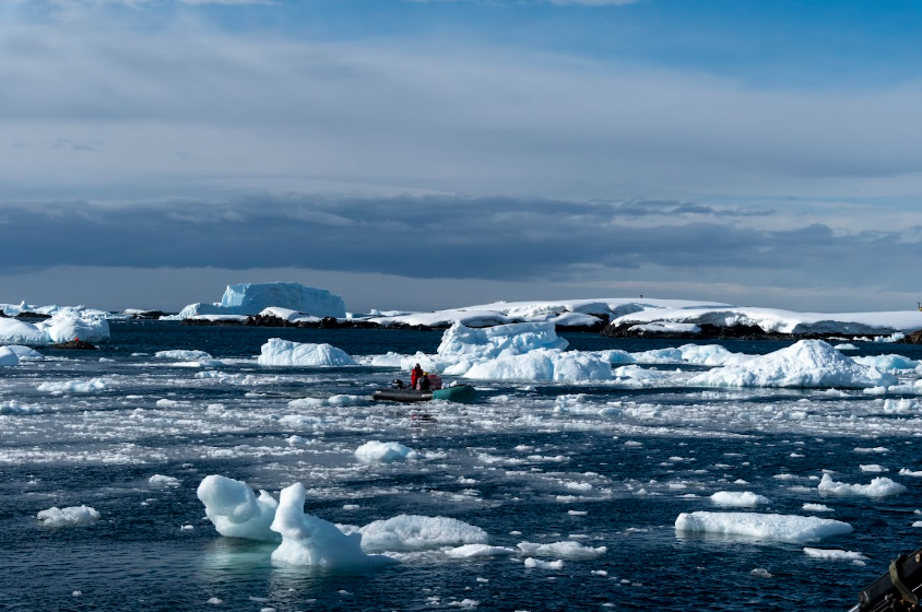 Битва за ресурсы 2048 года: зачем Украине Антарктика и как зарабатывает ледокол "Ноосфера"