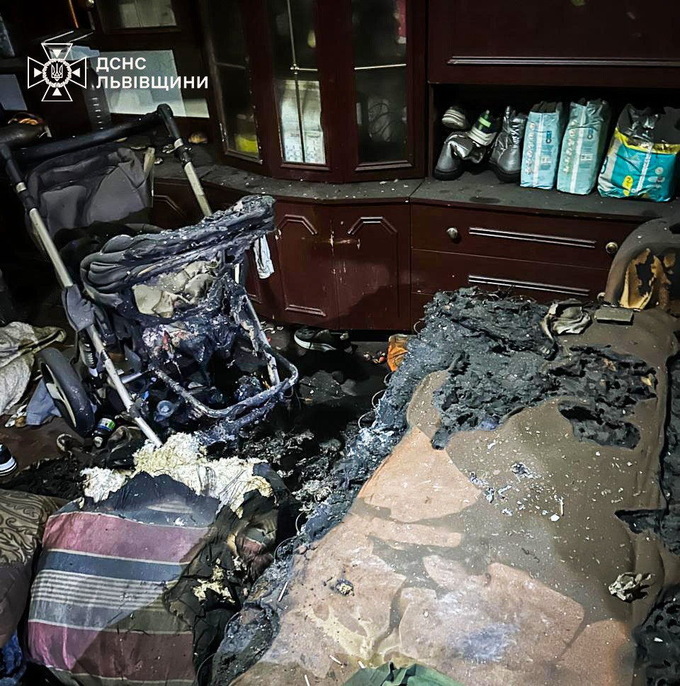Матір залишила дітей і зачинила двері: троє братів загинули у пожежі на Львівщині