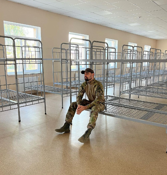 Козловський знявся у новорічному концерті та поділився враженнями: "Багато нещирості"