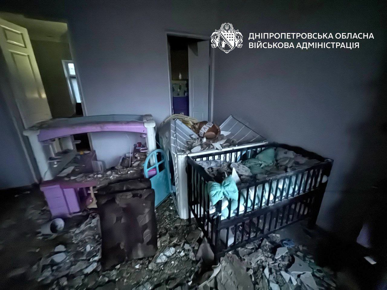 Наслідки удару по Дніпру: серед поранених немовля, пошкоджено будинки та дитсадок (фото)