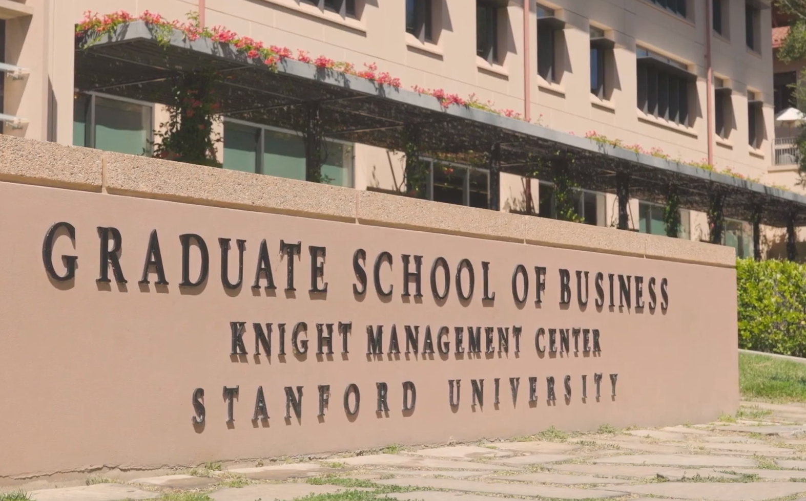 Українців безкоштовно навчатимуть у Стенфордській бізнес-школі. Хто і як може потрапити