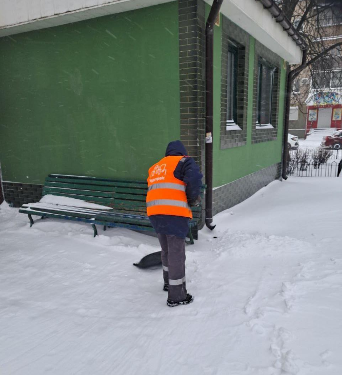 Сніговий колапс і пів метра води: де негода паралізувала життя українців (фото, відео)