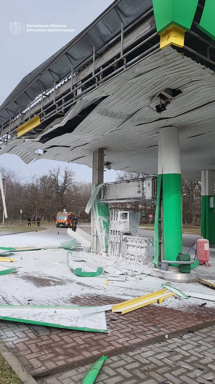 Запорожье в дыму после удара россиян по инфраструктуре