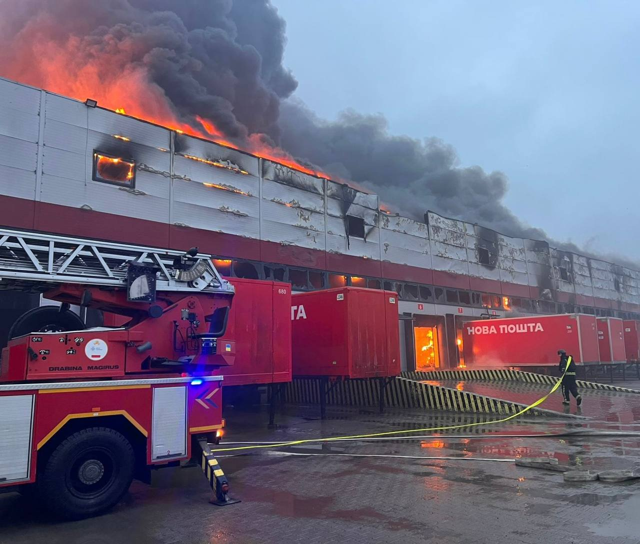 Знищено термінал "Нової пошти", горіла багатоповерхівка: дрони атакували Луцьк