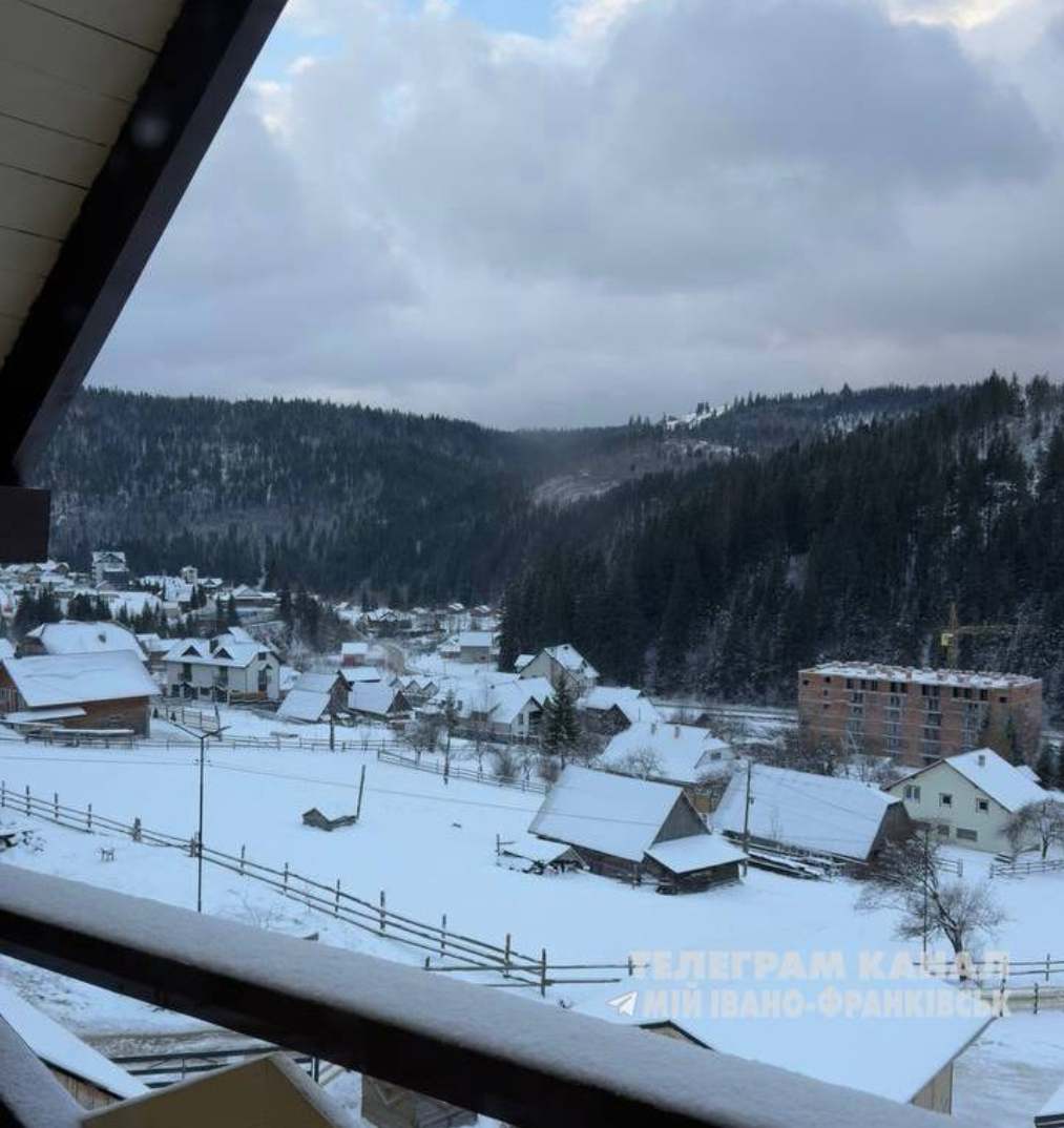 Зима вернулась посреди апреля: где в Украине насыпало снега (фото, видео)