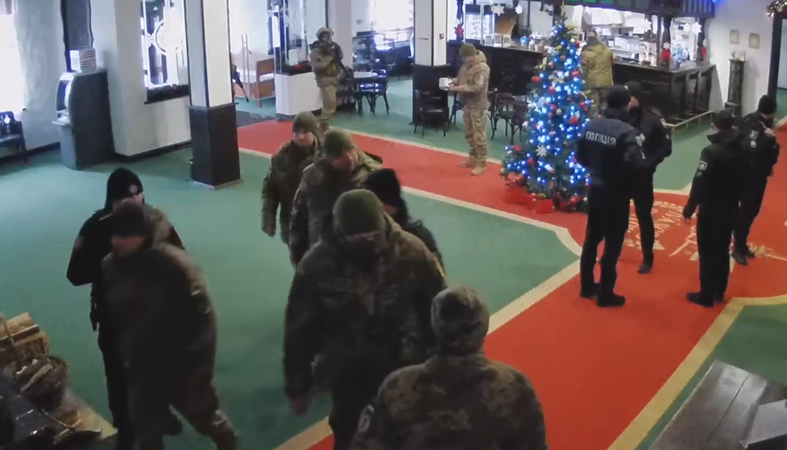 "Під дулами автоматів спакували чоловіків": на Закарпатті ТЦК влаштував "рейд" в оздоровчому центрі (відео)