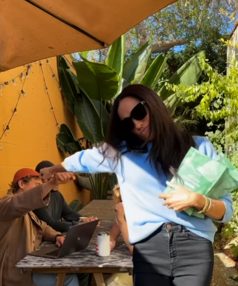 Меган Маркл снялась в рекламе. Что "продает" жена принца Гарри и зачем - объяснение экспертов