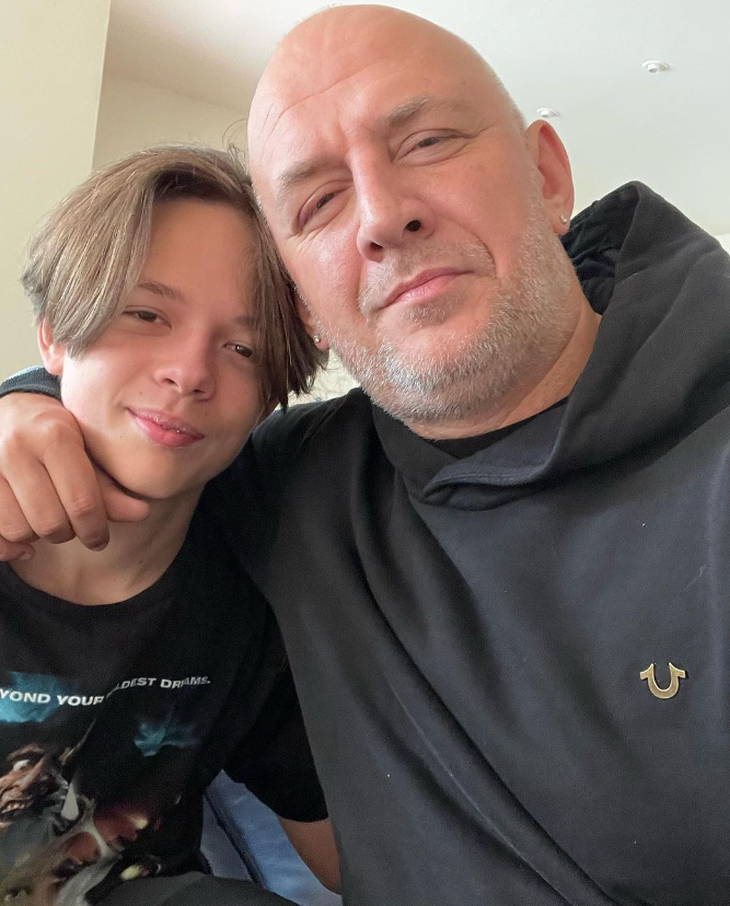 Потап раптово повернувся до України та показався із сином: як на це реагує мережа (фото)