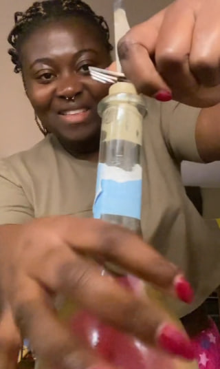 Як відкрити вино без штопора: неймовірно простий лайфхак з ножем та виделкою