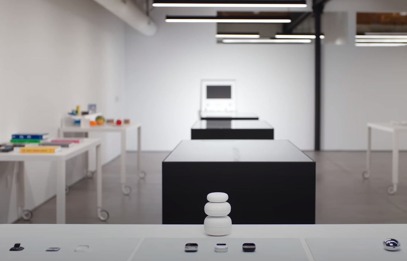 Вдвічі менший за iPhone. Що відомо про новітній гаджет, здатний замінити смартфони