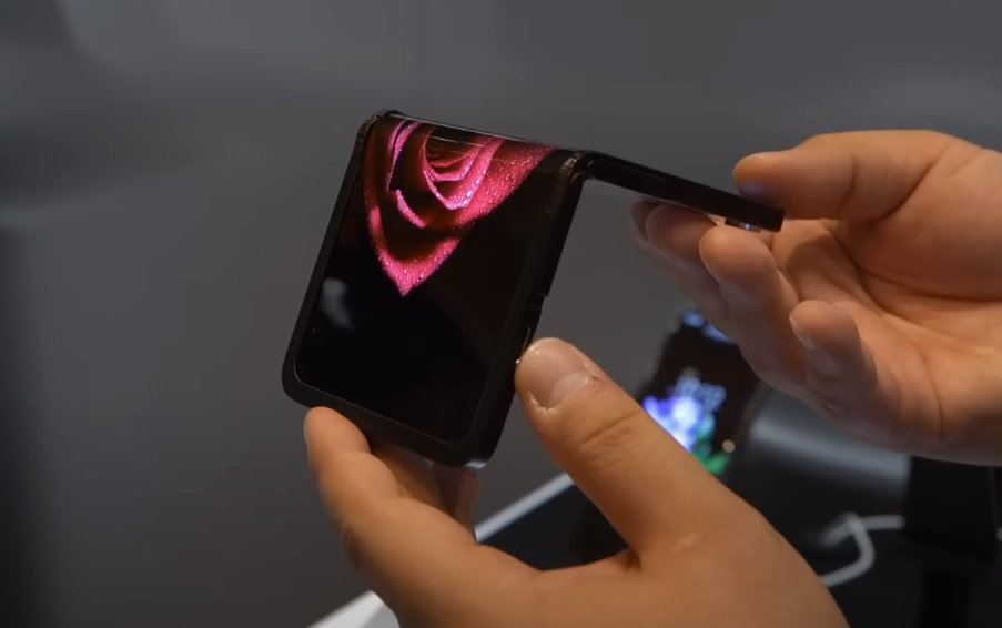 Можна гнути на всі боки. Як виглядає новітній гнучкий смартфон з єдиним дисплеєм