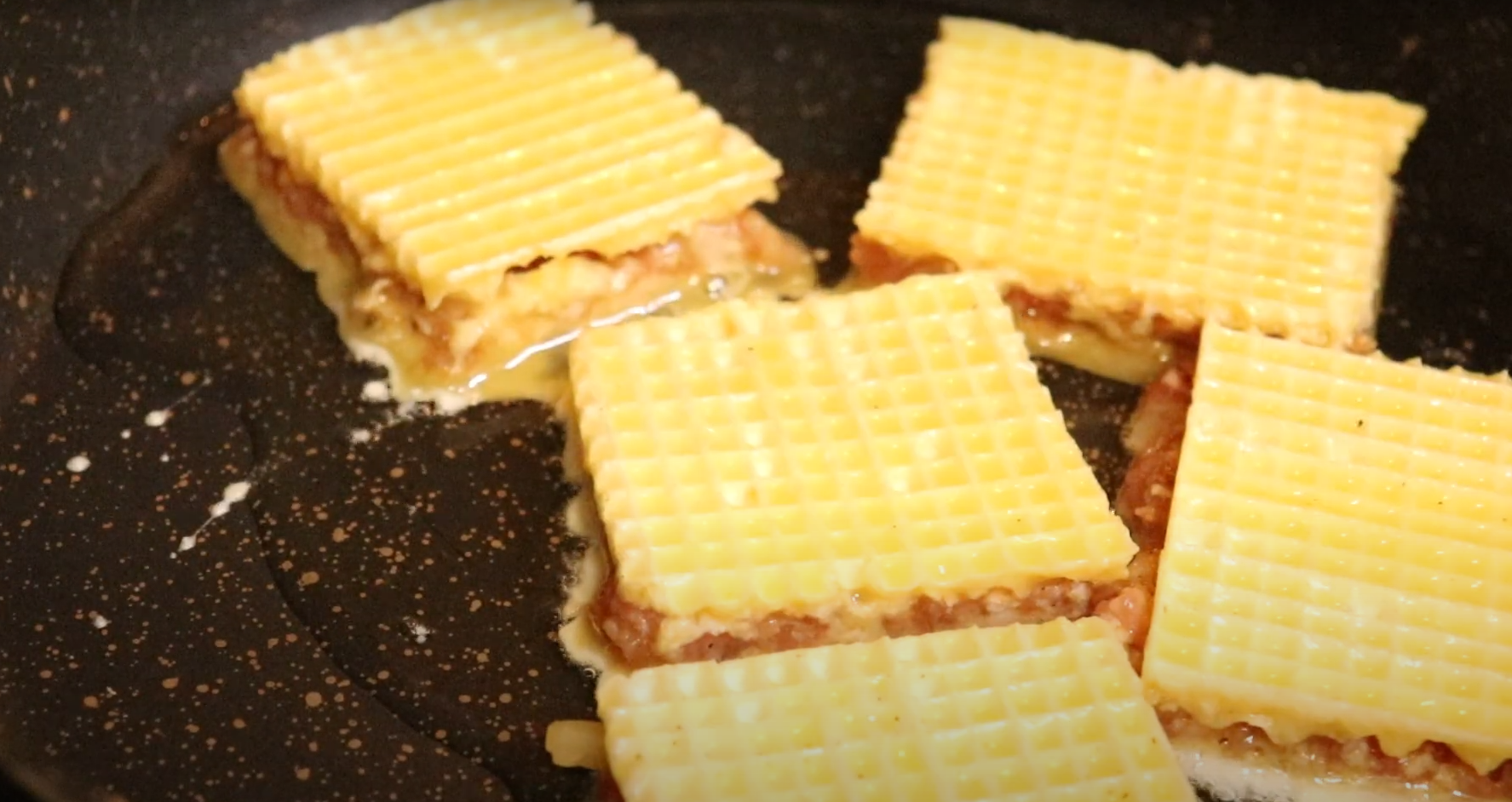 "Ліниві" біляші без мороки з тістом: буде смачно, ніби з пиріжкової