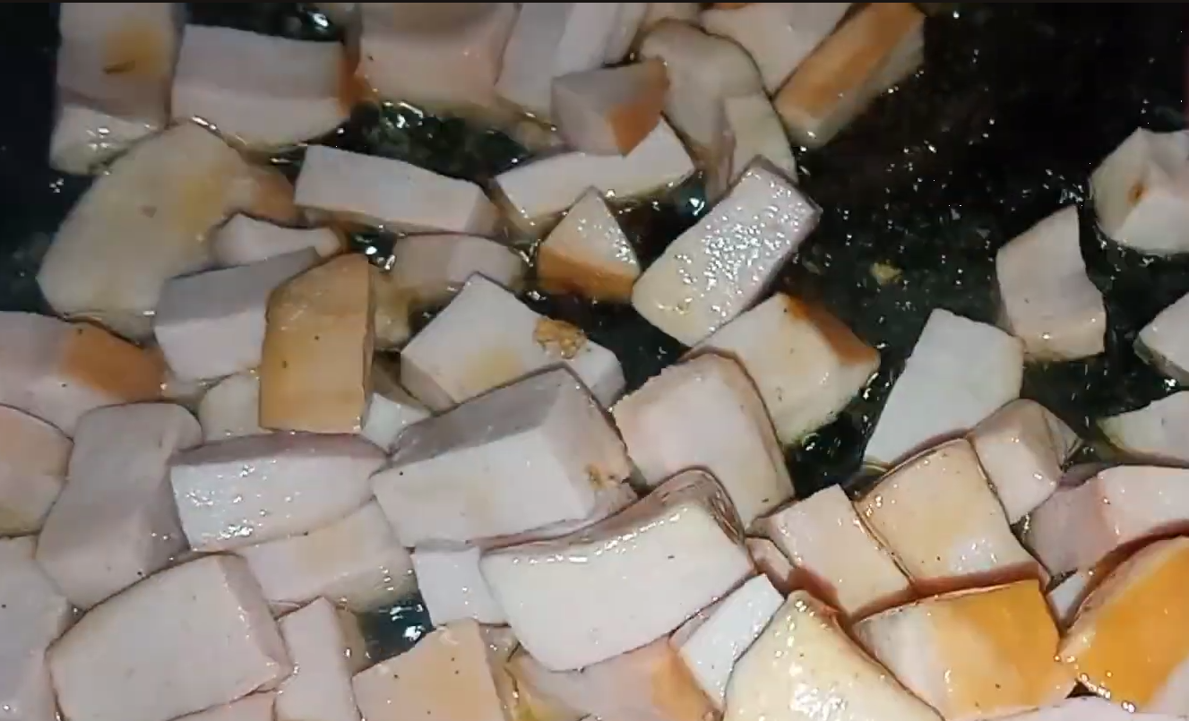 Швидко та ситно. Ідеальний рецепт макаронів з сиром та ковбасою