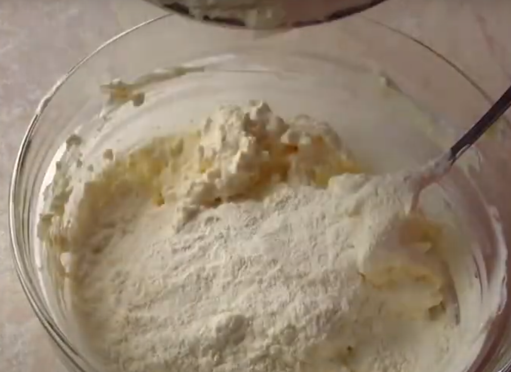 Торт "Наполеон" як у дитинстві: класичний рецепт із заварним кремом