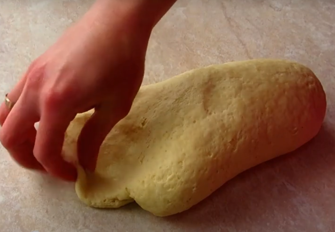 Торт "Наполеон" як у дитинстві: класичний рецепт із заварним кремом