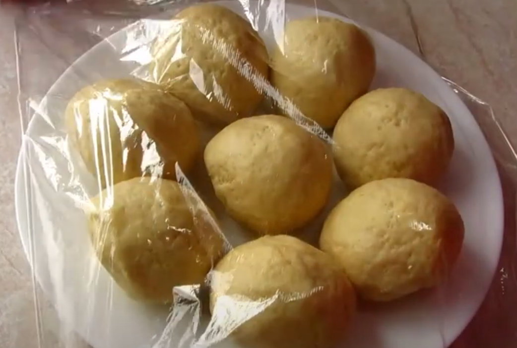 Торт "Наполеон" як у дитинстві: класичний рецепт із заварним кремом