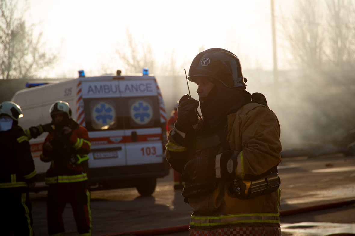 Українці можуть викликати "швидку" мовою жестів або через SMS: в яких регіонах доступна послуга