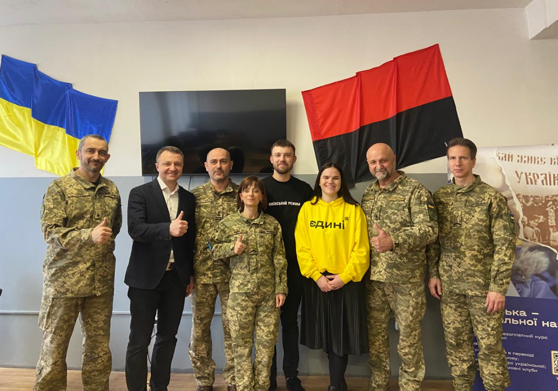 В Україні запустили перші курси з української мови для військових: де шукати і як долучитися