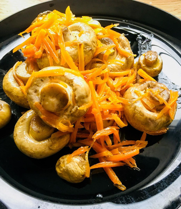 Ця закуска моментально зникне зі столу. Готуємо "швидкі" мариновані грибочки