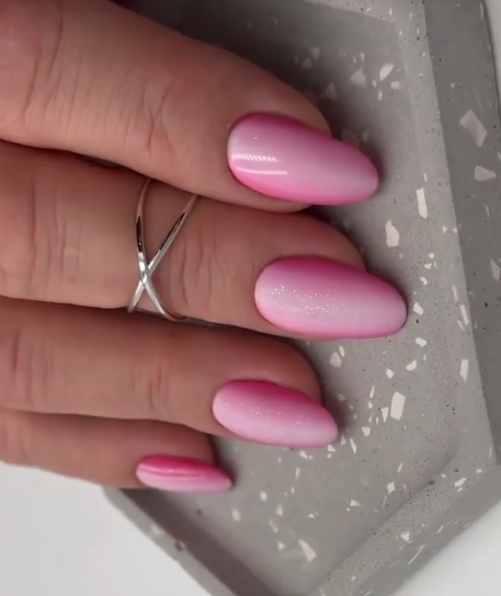 Класичний френч - минуле сторіччя. Саме цей манікюр зробить вас витонченою та стильною