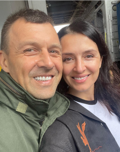 Відома телеведуча відверто розповіла про стосунки з чоловіком-військовим: "Ми віддаляємося"