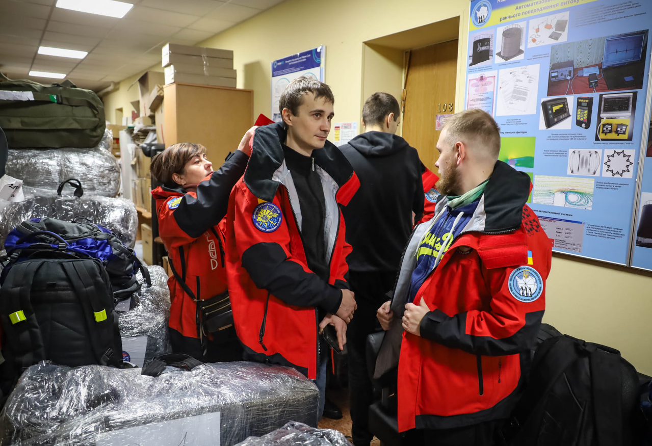 Найбільше жінок за останні 27 років. На "Академік Вернадський" вирушила нова антарктична експедиція (фото)