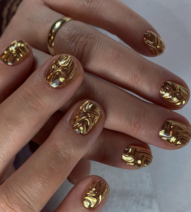 Омолодить і зробить наймоднішою. Найкращі ідеї манікюру на весну