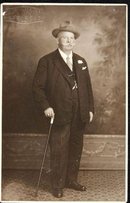 На столітньому українському фото помітили важливу деталь, яка усіх ошелешила