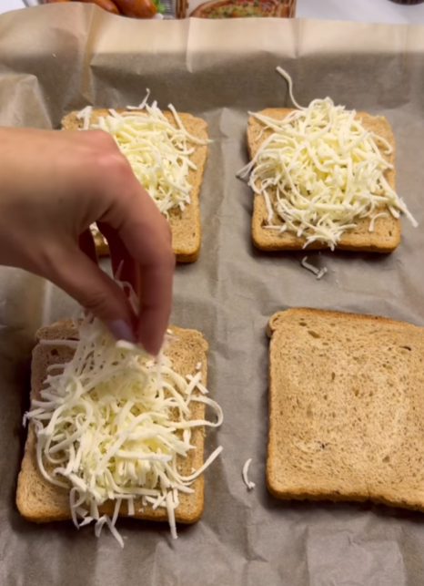 Ідеальна закуска на вихідні. Рецепт "лінивої" піци, яка готується за 10 хвилин (відео)