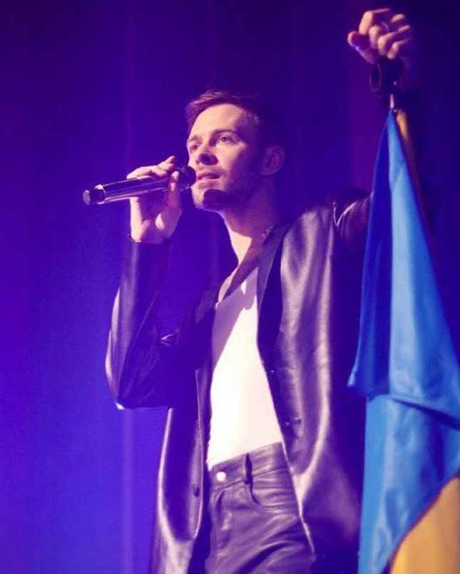 Як Барських виглядав у 2007 році. Дивіться перший виступ артиста на шоу "Караоке на Майдані"