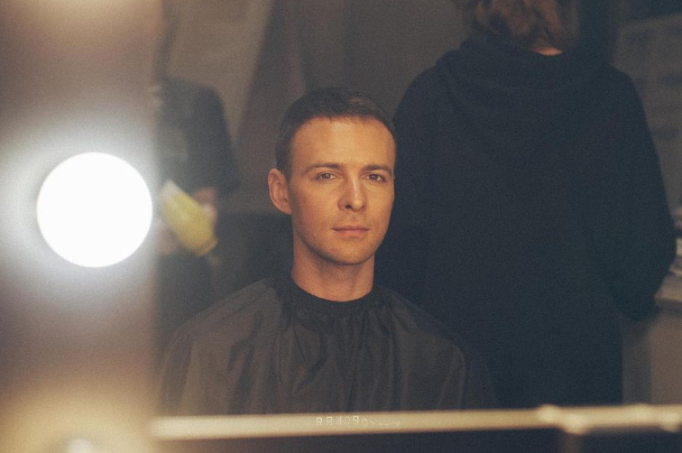 Як Барських виглядав у 2007 році. Дивіться перший виступ артиста на шоу "Караоке на Майдані"