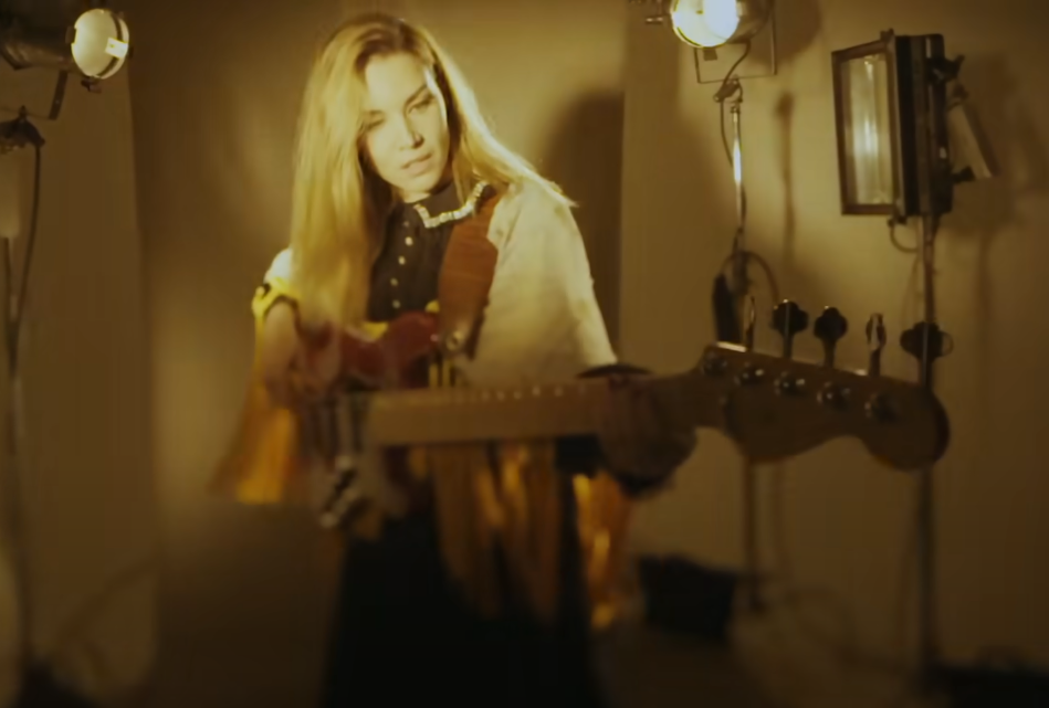 "Нас мама не вчила, як бігти тікати й ховатись". Нова пісня Хливнюка викликає мурахи по шкірі (відео)