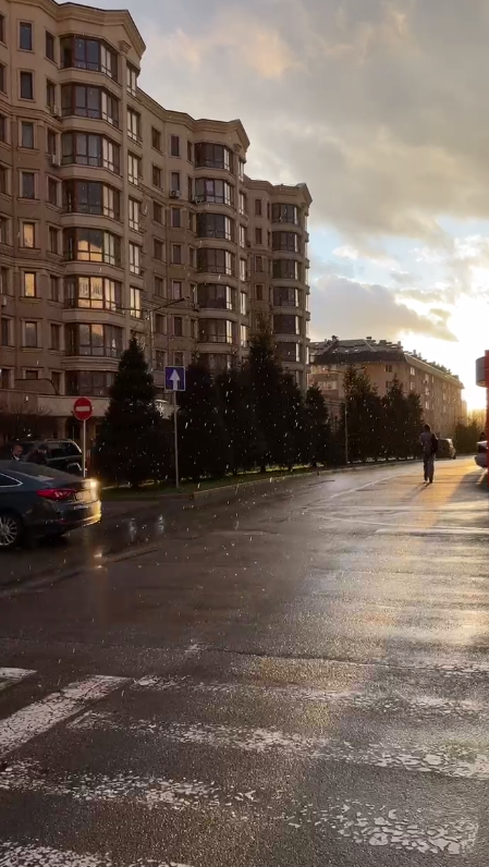 Над Києвом "запалало" небо. Дивіться, що сталося після граду (неймовірні фото)