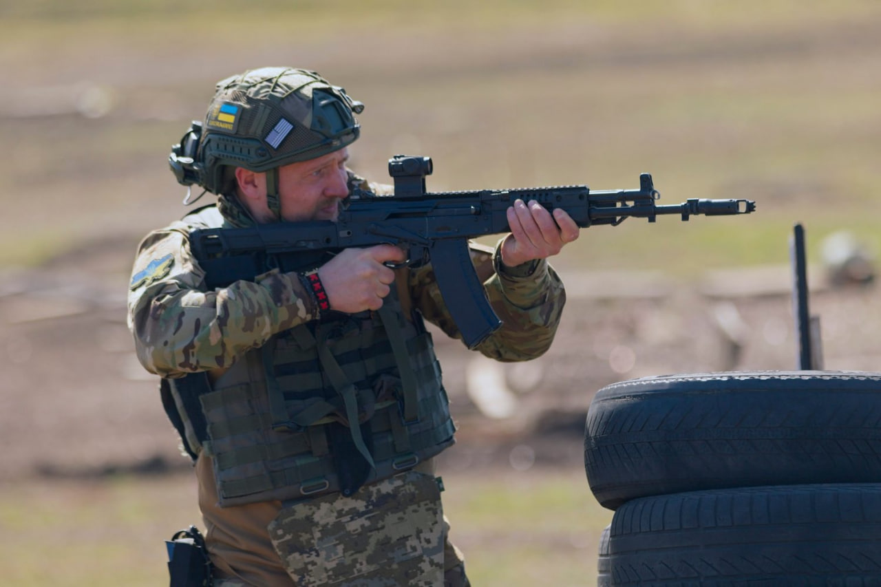 Легенди футболу Селезньов та Мілевський відправилися на Донбас (фото)