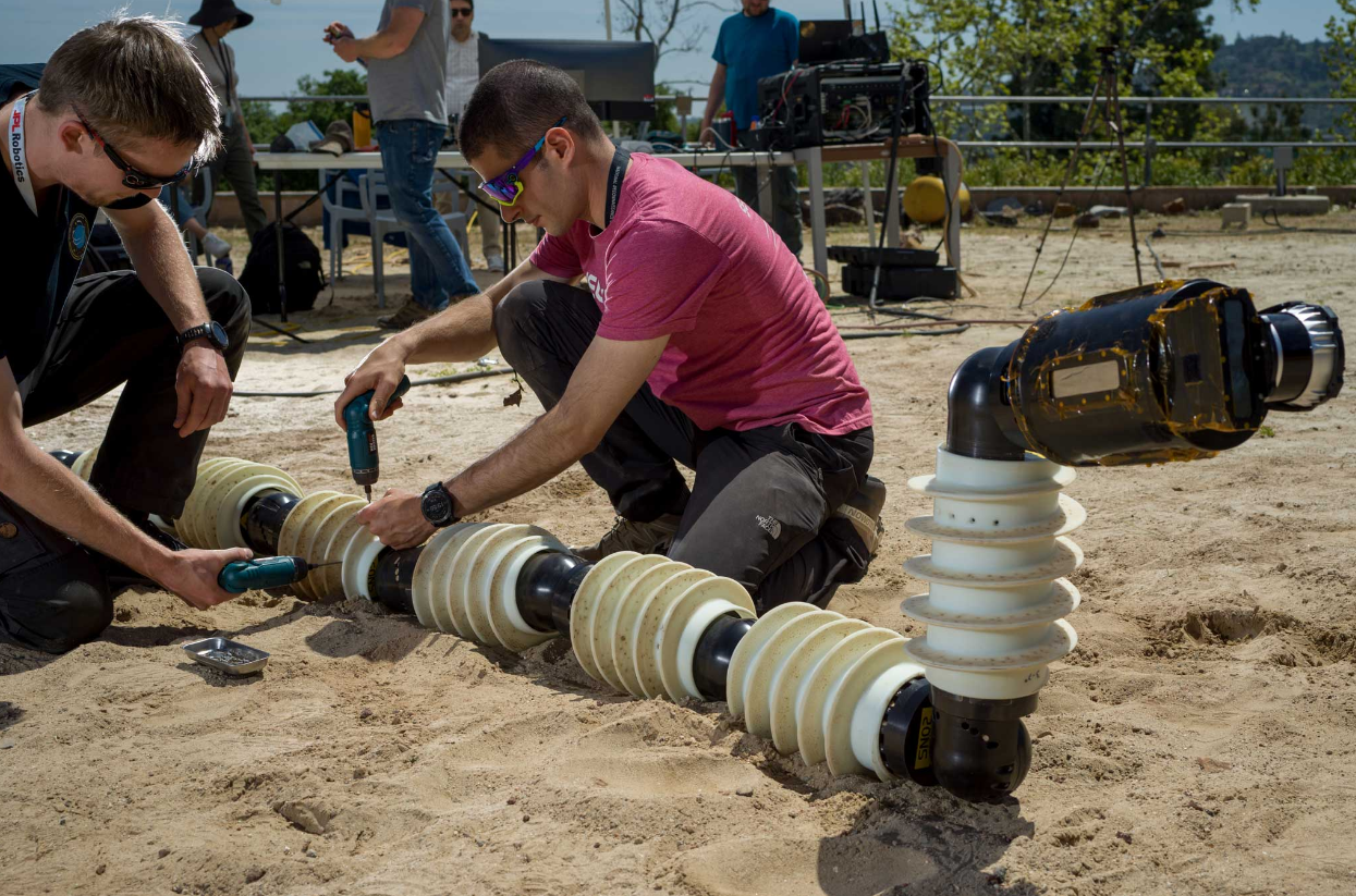 У NASA показали неймовірного робота-змію, що шукатиме життя у крижаних океанах супутника Сатурна